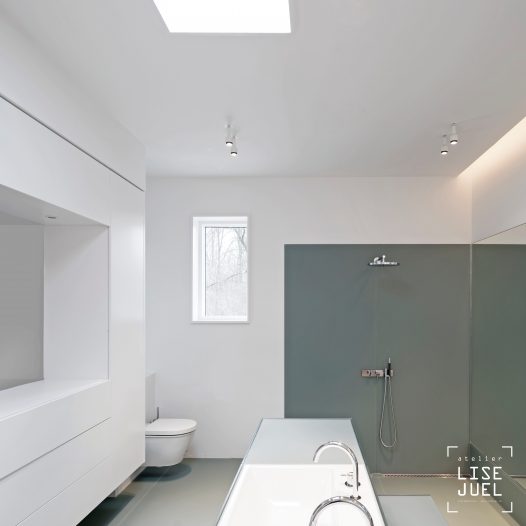 bathroom architect badeværelse arkitekt skylight ovenlys glass glas Atelier Lise Juel furesø